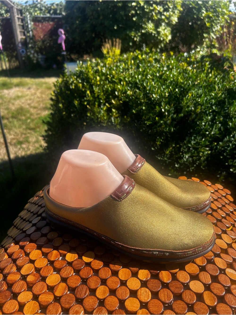 Aetrex Women's metallic Olive Green Slip-On Mules Clog Shoes Size 8.5M